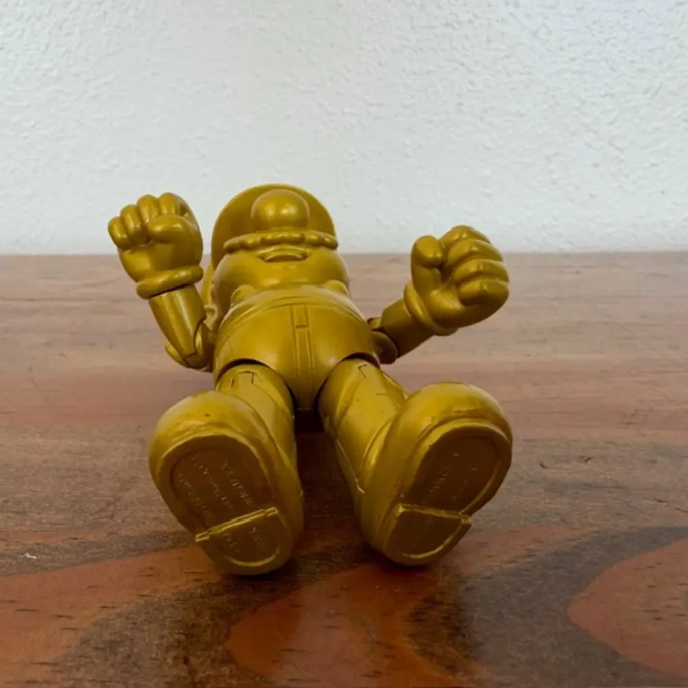 World Of Nintendo 4 Inch Gold Mario Pose-able Action Figure